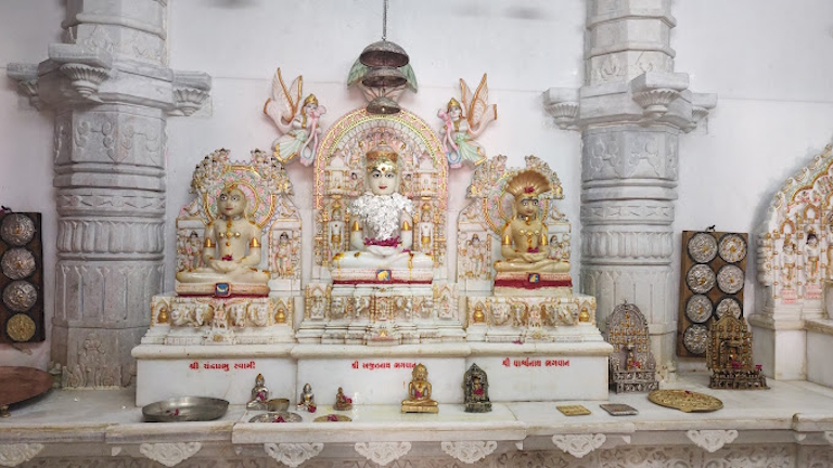 Ajitnath Jain Tirth at Vanku, Abadasa, Kachchh
