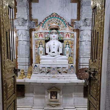 Shri Ajitnath Jain Shwetamber Temple at Frazer Town, Bangalore